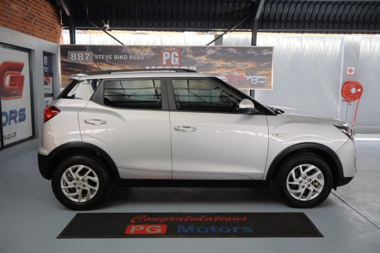 2022 Mahindra XUV300 1.2T W6